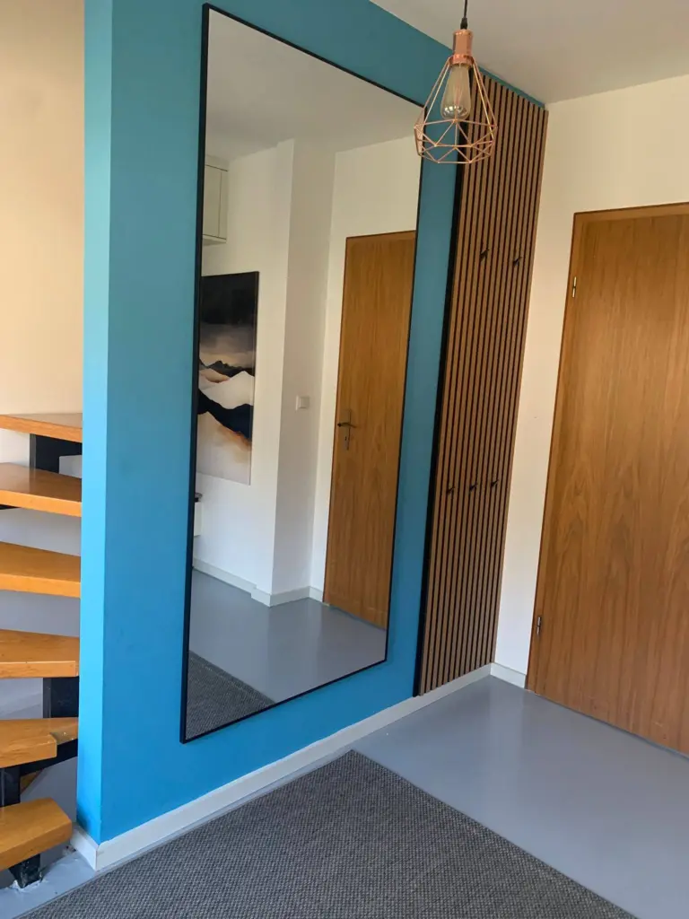 Garderobe aus Holz vom Tischler in Graz
