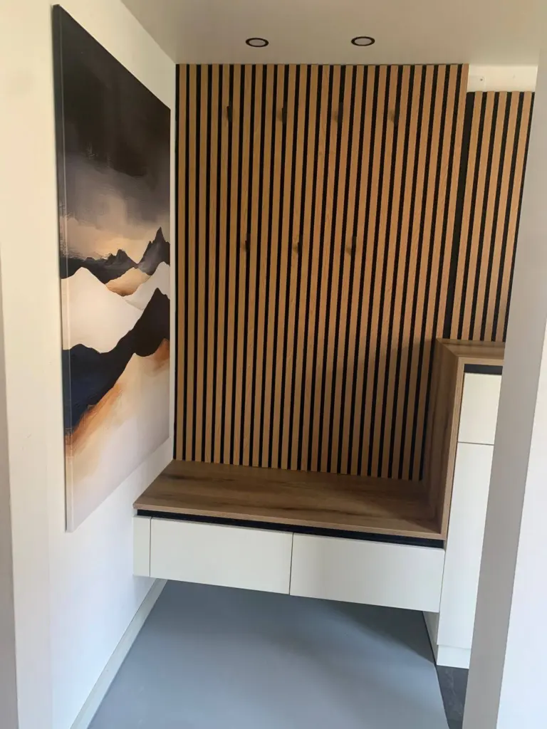 Garderobe aus Holz vom Tischler in Graz